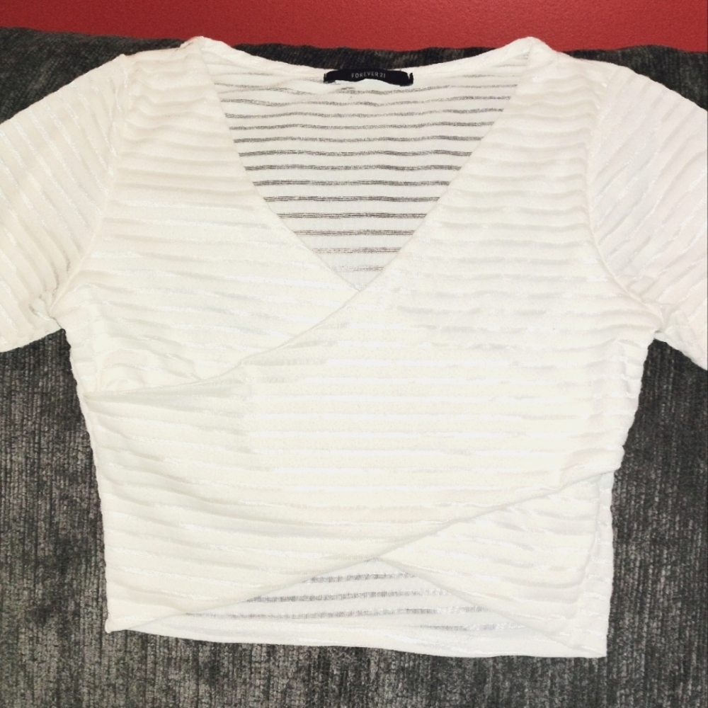 Forever 21 crop top tee